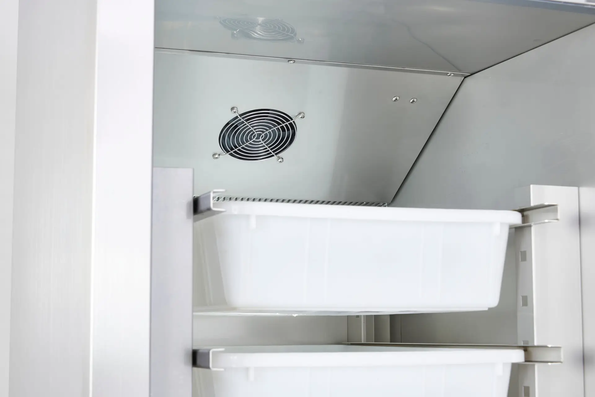 Sterling Pro Cobus SPR601FISH Single Door Fish Cabinet 7 Drawers, 600 Litres - Image 4
