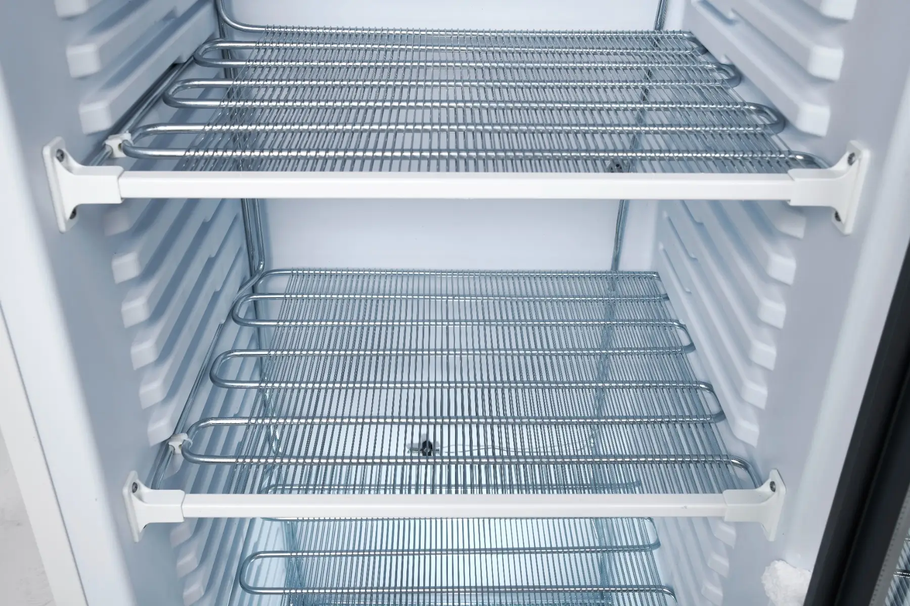 Sterling Pro Green BBVF372-HC Upright Glass Single Door Display Freezer, 382 Litres - Image 4