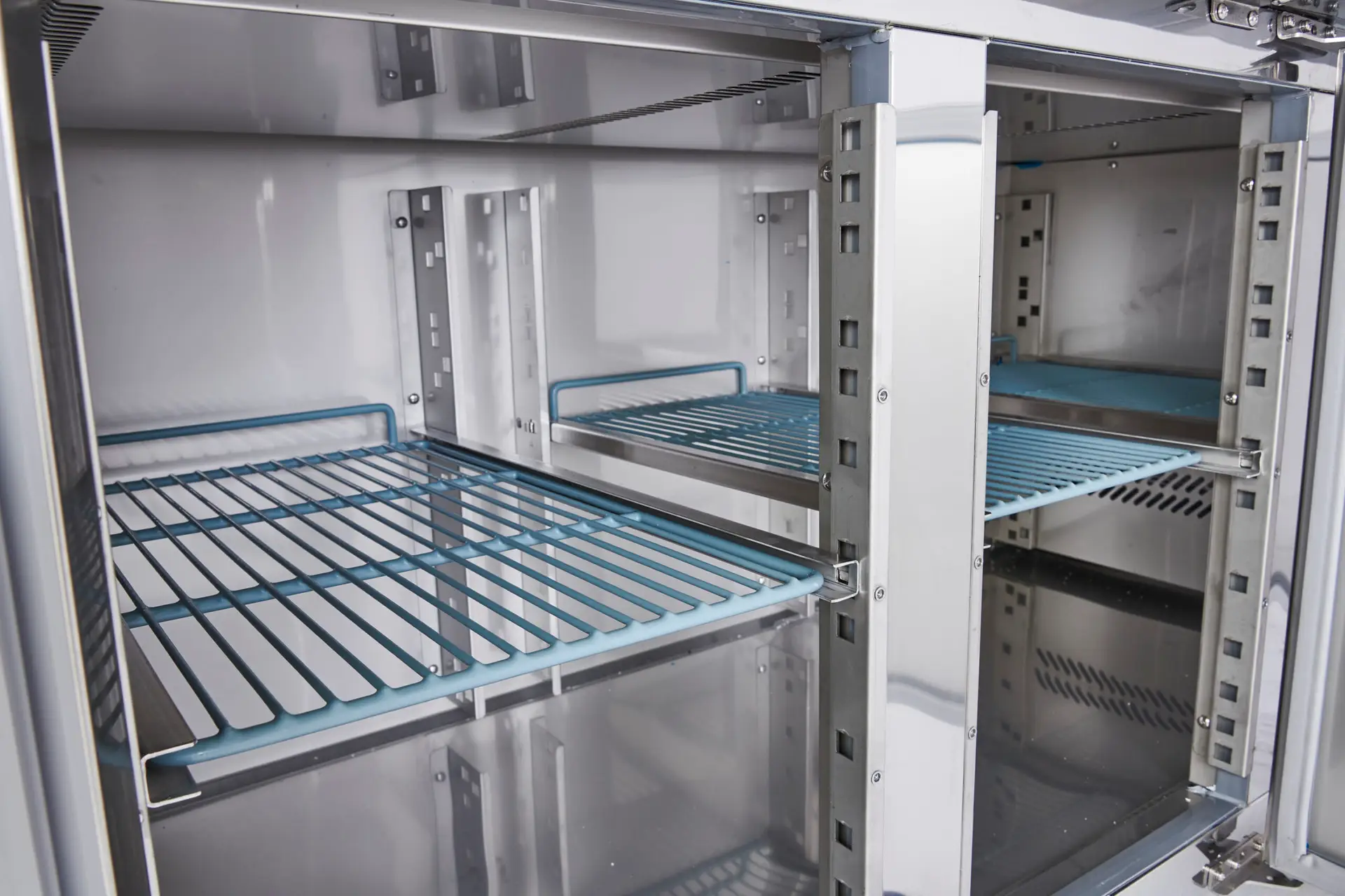 Sterling Pro Cobus SPCF300N 3 Door Freezer Counter, 417 Litres - Image 4