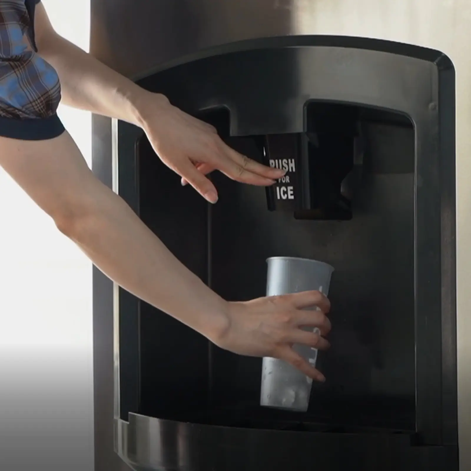 ICE DISPENSER 60KG - Image 2