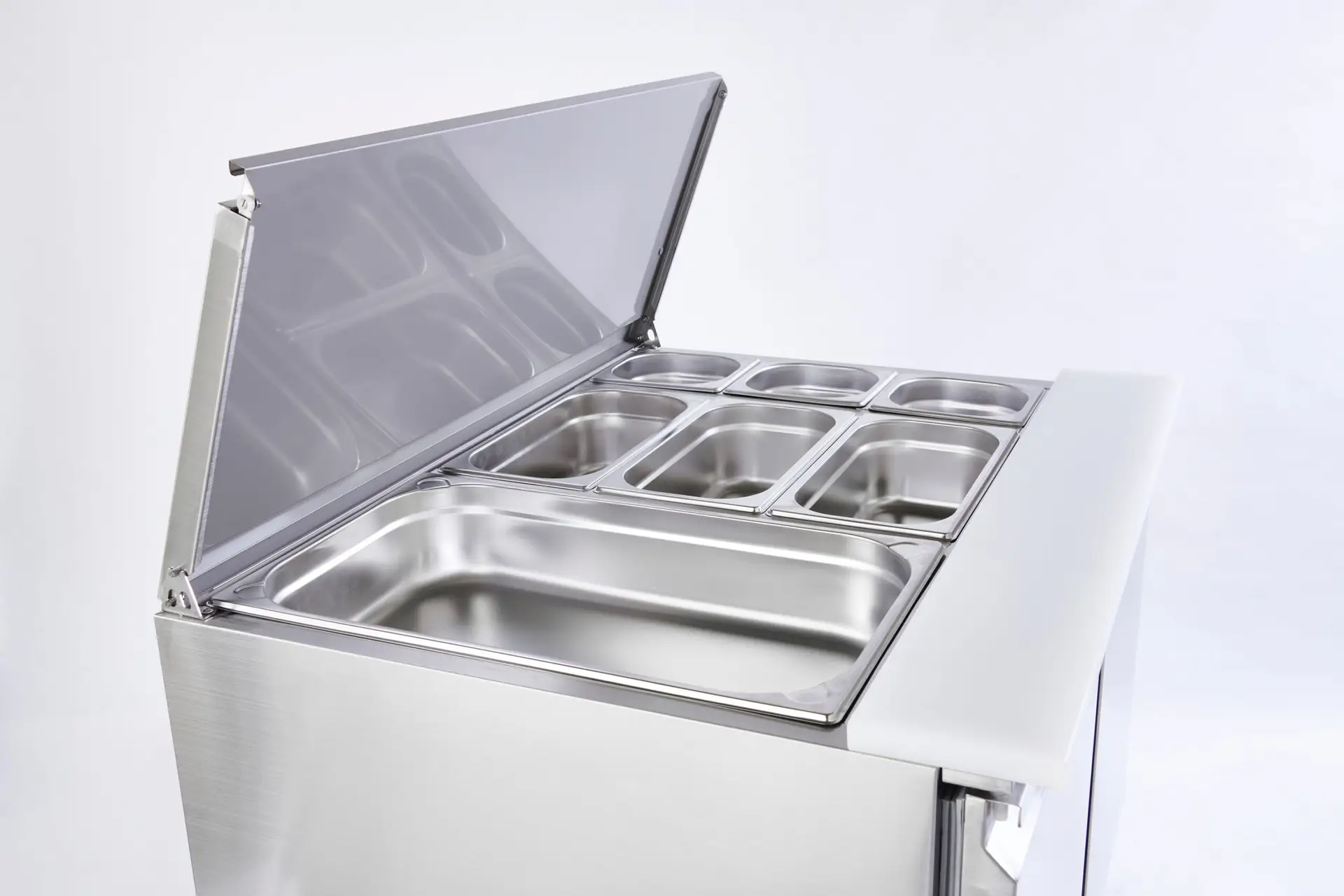 Sterling Pro Cobus SPU200SL 2 Door Hinged Lid & Chop Board Saladette Counter, 240 Litres - Image 4