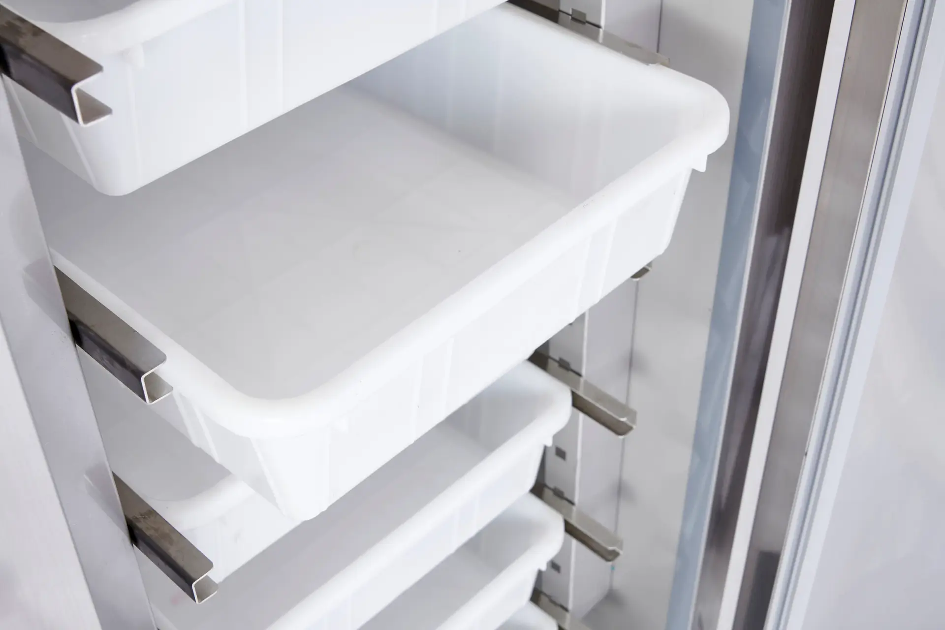 Sterling Pro GRADED Cobus SPR601FISH Single Door Fish Cabinet 7 Drawers, 600 Litres - Image 2