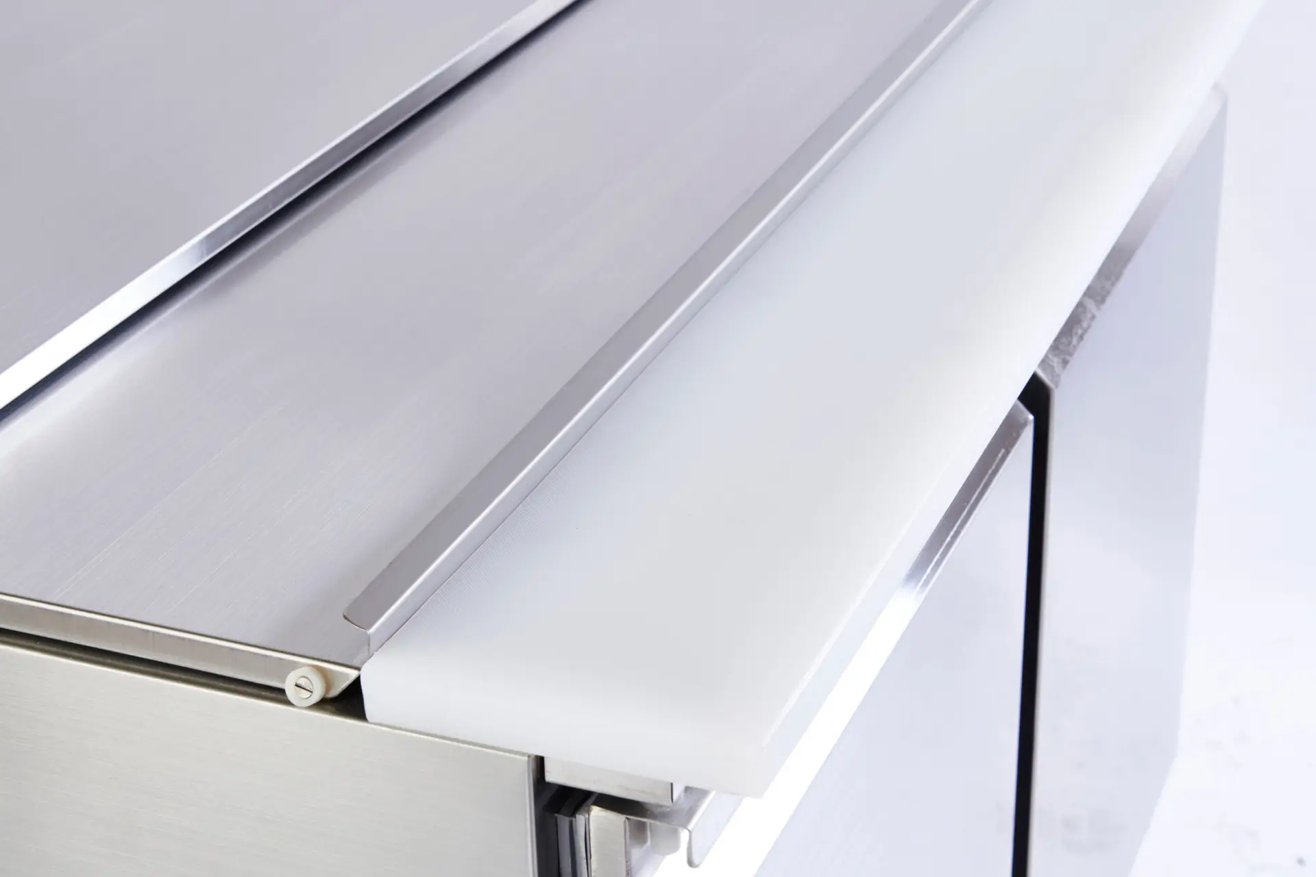Sterling Pro Cobus SPU200SL 2 Door Hinged Lid & Chop Board Saladette Counter, 240 Litres - Image 3