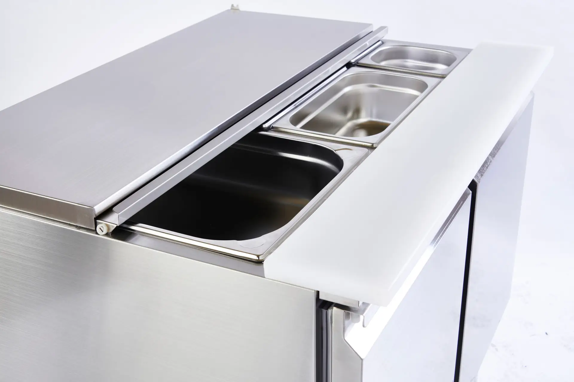 Sterling Pro Cobus SPU200SL 2 Door Hinged Lid & Chop Board Saladette Counter, 240 Litres - Image 5