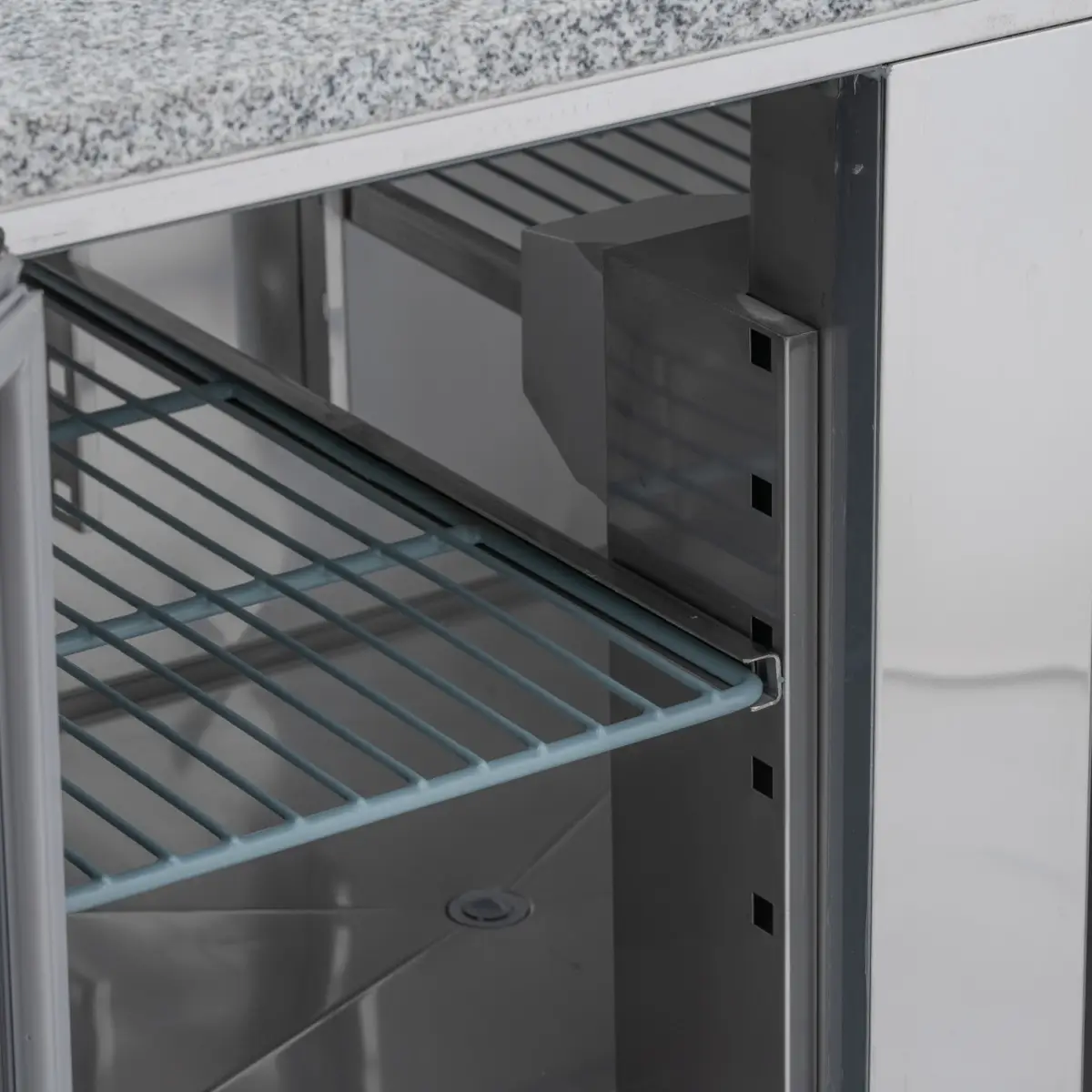 BLIZZARD Compact Double Door Refrigerated Pizza Prep Counter - Image 7