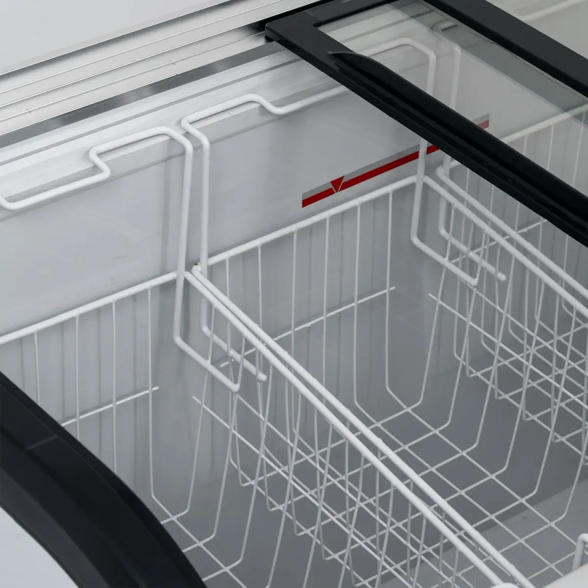 BLIZZARD Curved Glass Lid Freezer 420L - Image 4