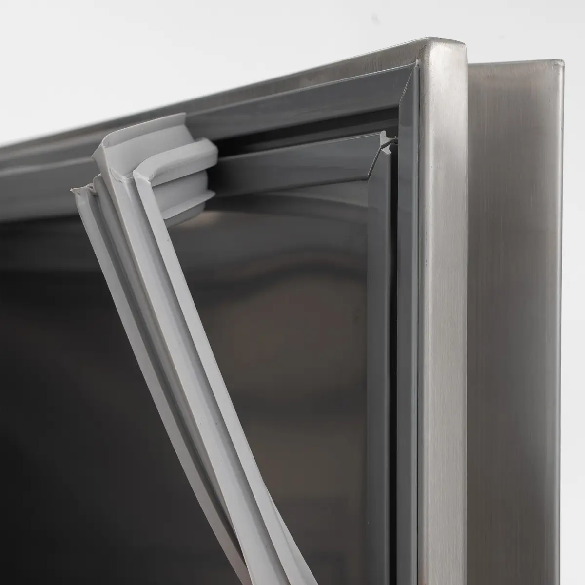 BLIZZARD Upright Single Hinged Door Fish Cabinet - Image 6