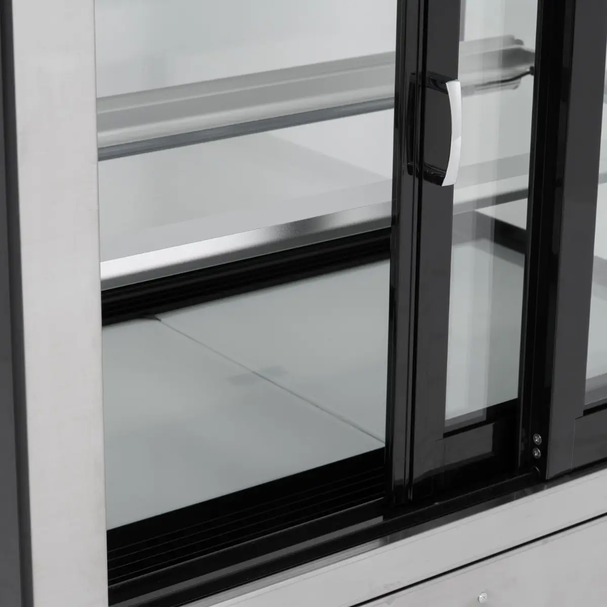 BLIZZARD 1.5m Curved Glass Low Height Merchandiser - Image 5