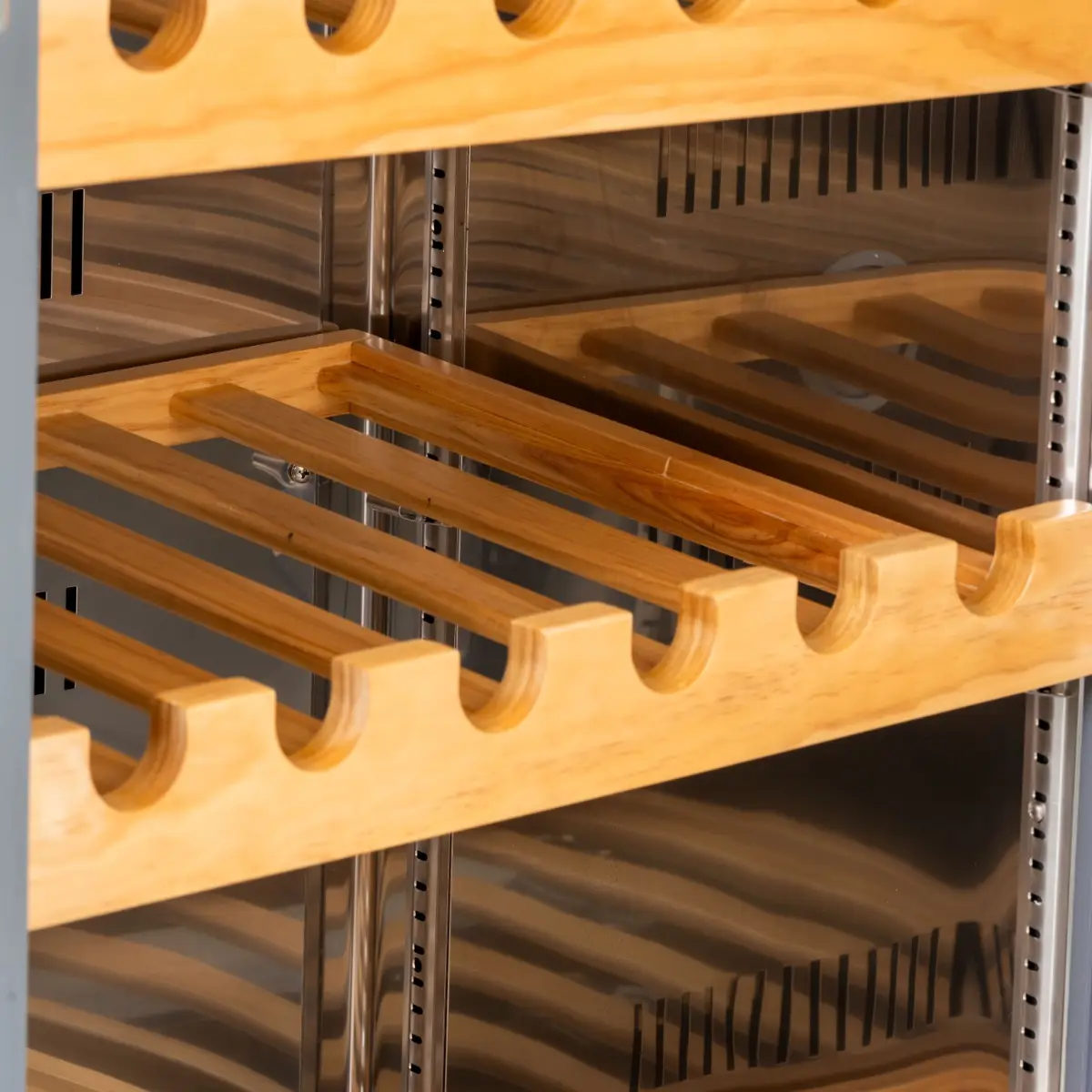 INFRICO Upright Double Hinged Glass Door Wine Cellar (180 bottles) - Image 4