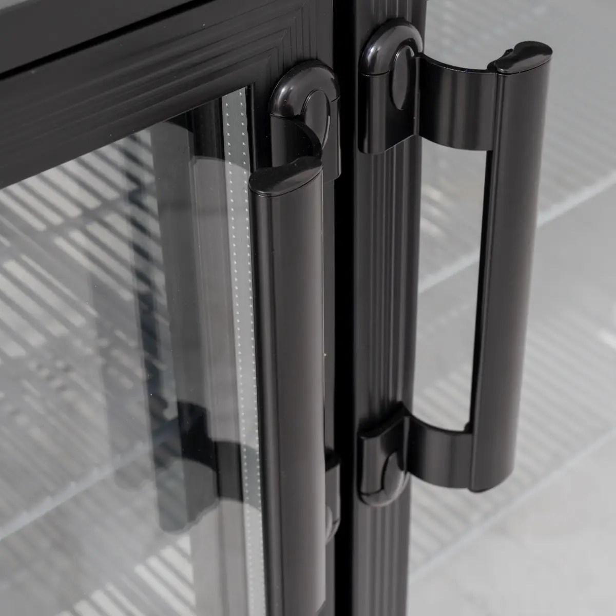 KOLDBOX Double Hinged Glass Door Bottle Cooler - Image 4