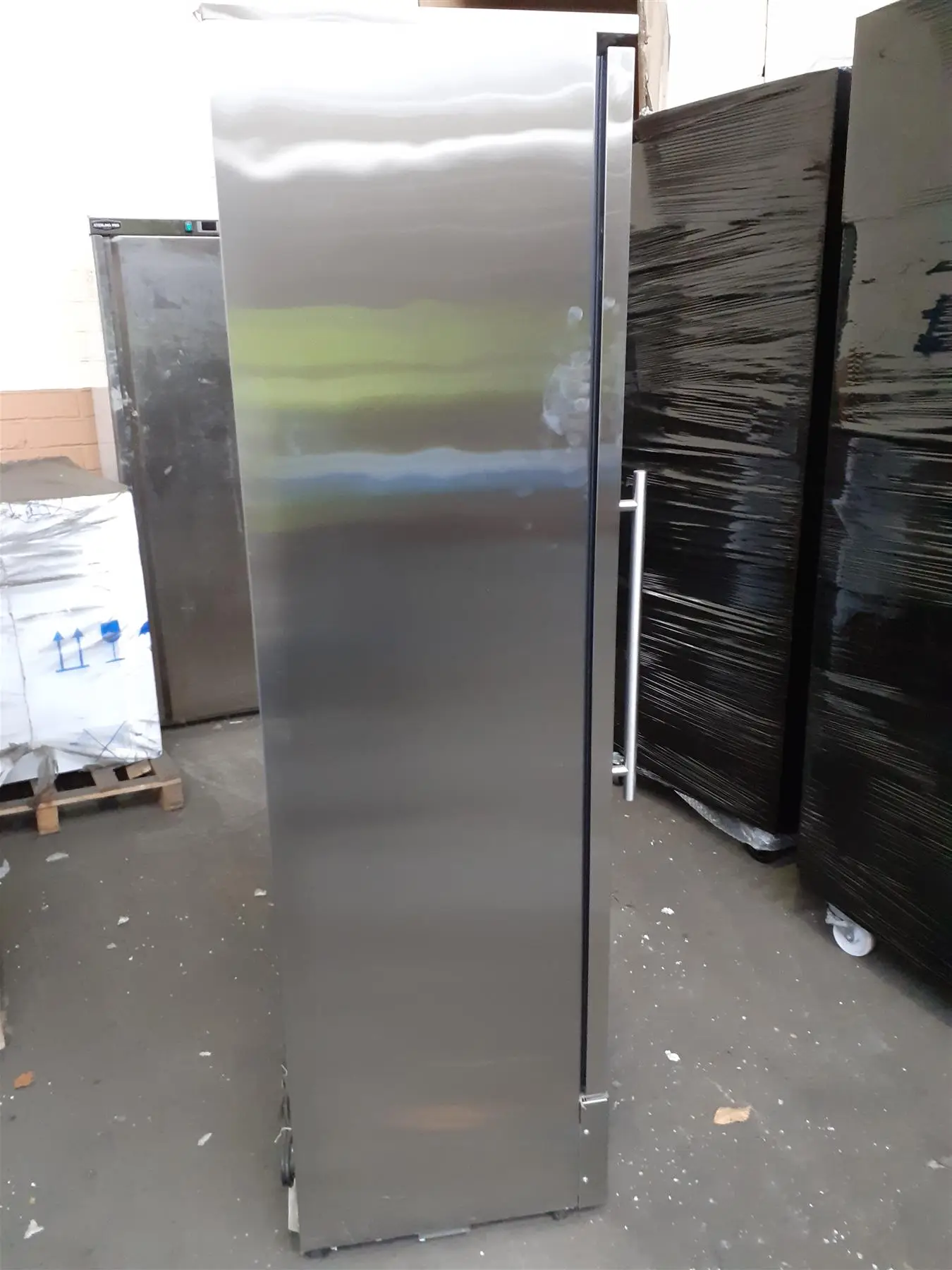 Sterling Pro Green GRADED SP110-STS Single Door Stainless Steel Upright Bottle Cooler, 293 Litres - Image 4